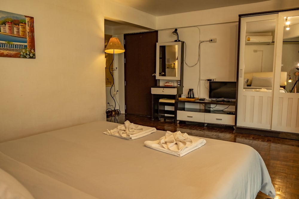 Deluxe Double Room, 1 King Bed, Terrace photo 3