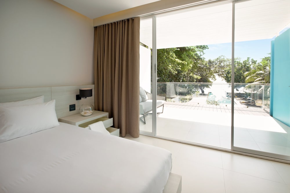 Deluxe Room, 1 King Bed, Ocean View - Photo 3