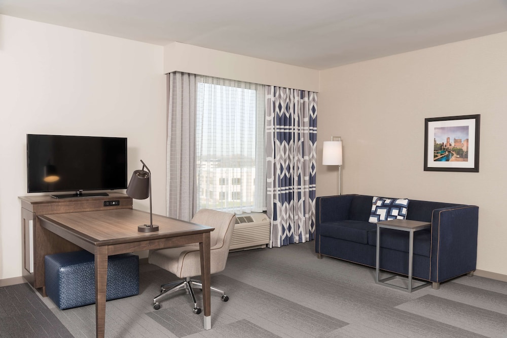 Studio, 1 King Bed with Sofa bed, Balcony (Refrigerator & Microwave) photo 2