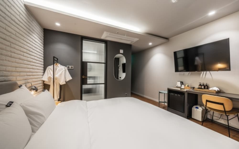 Deluxe Double Room - Photo 25