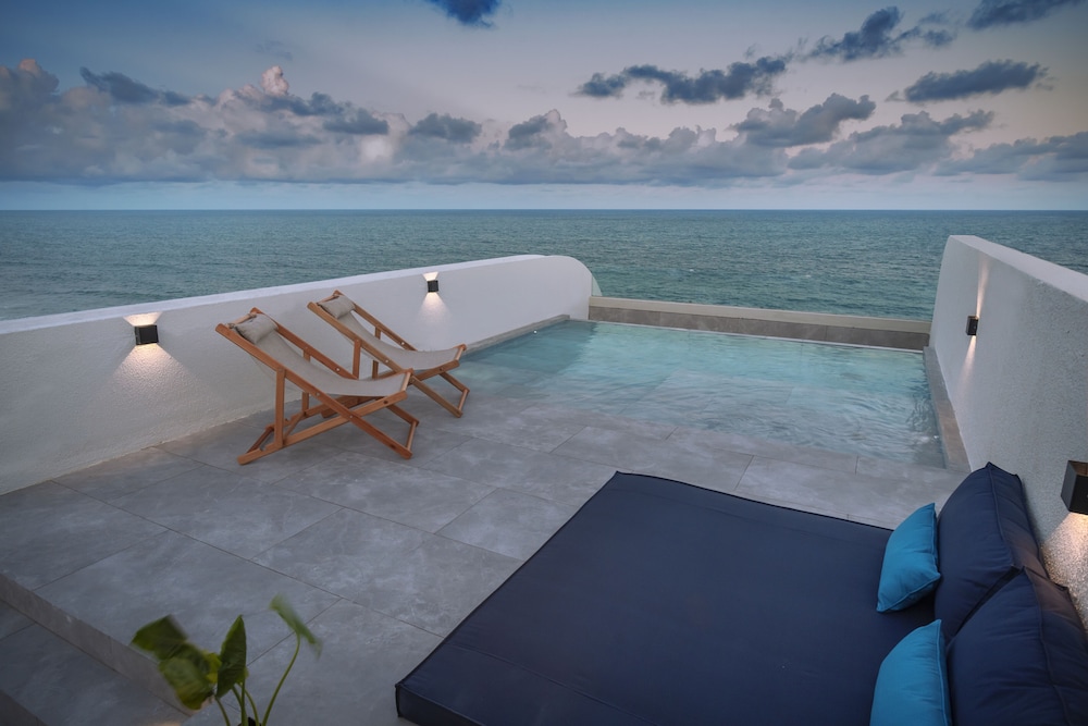 Premium Suite - Photo 8