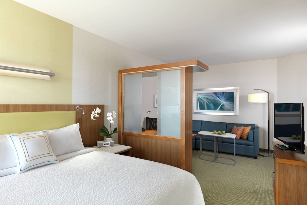 Suite, Multiple Beds (Mobility Accessible, Roll-In Shower) - Photo 2