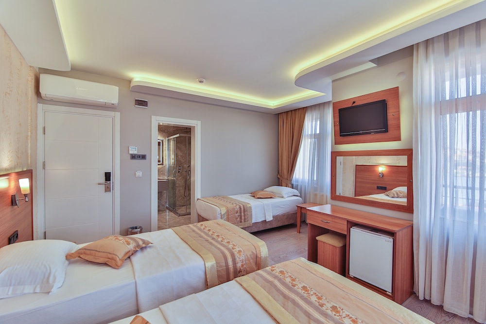 Classic Triple Room, Smoking, Sea View