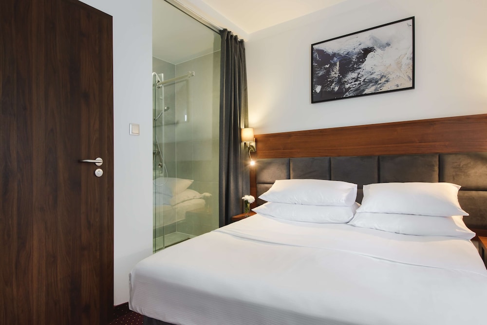 Junior Suite, 1 Double Bed with Sofa bed, Non Smoking (with Sofabed) - Photo 2