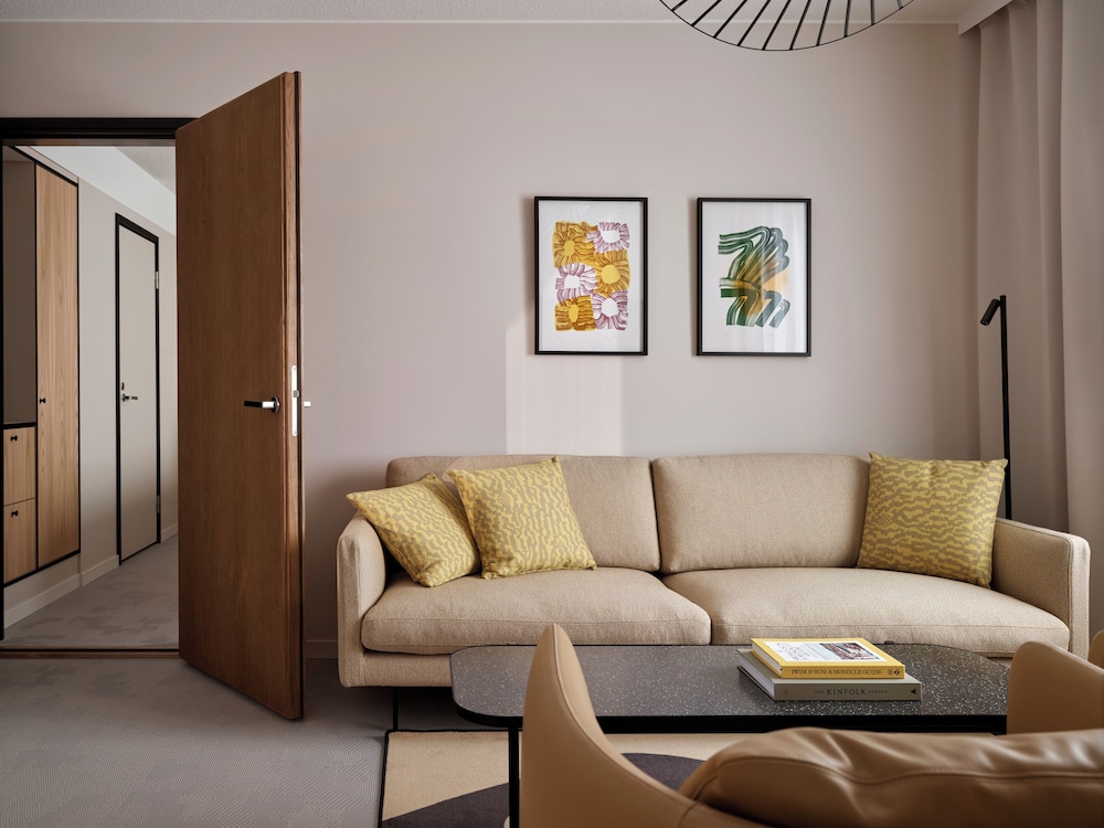 Deluxe Suite, Tower (Double) - Photo 2