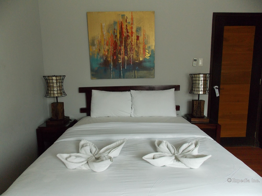 Deluxe Budget Bedroom A photo 3