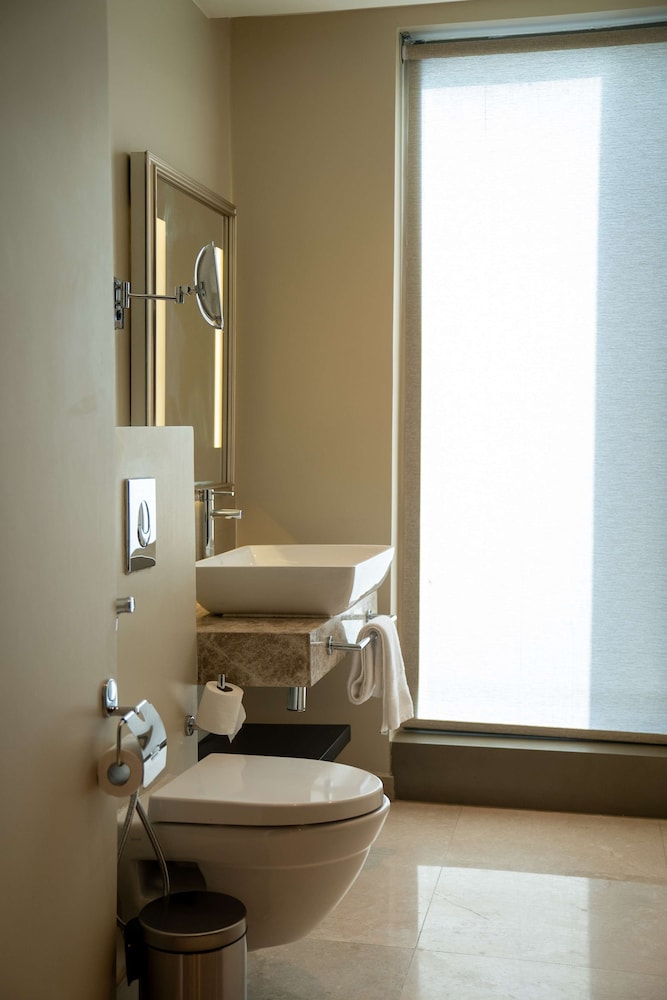 Suite, 2 Bedrooms - Photo 6