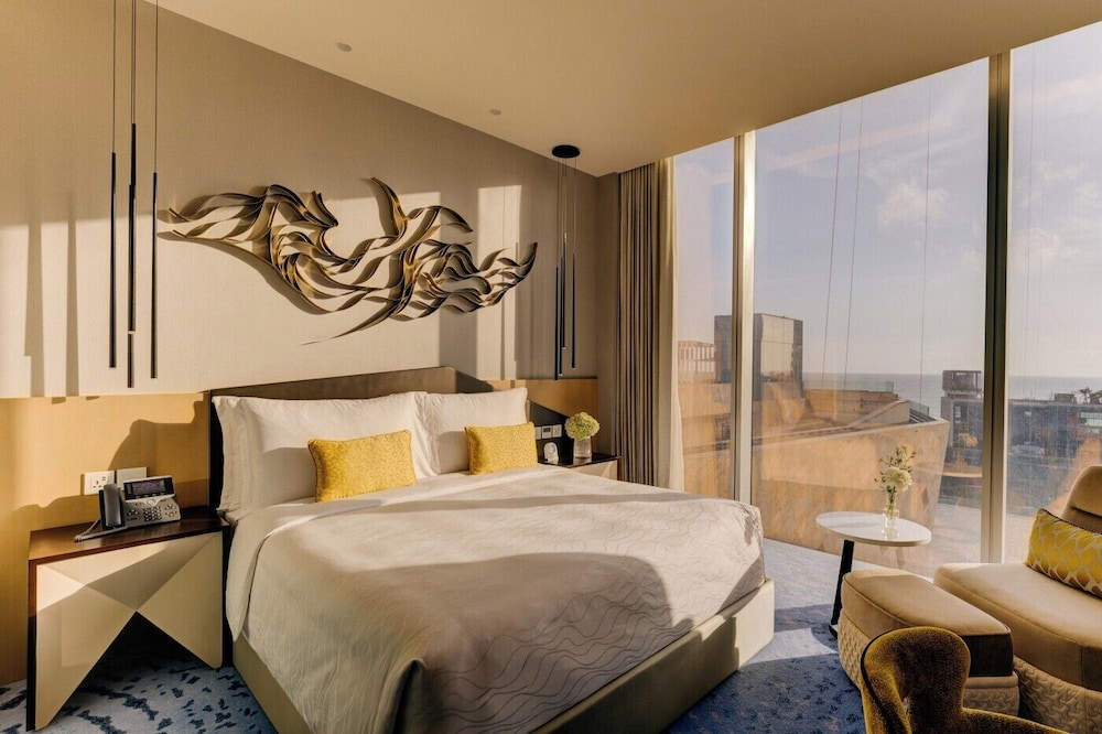 Club Room, 1 King Bed (Skyline) photo 2