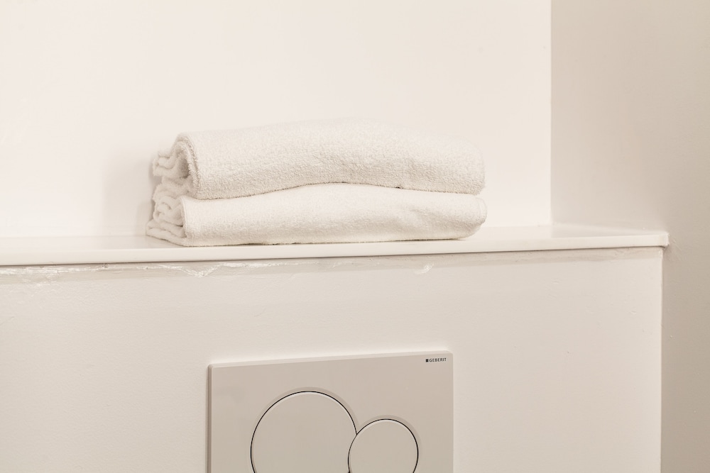 Twin Room - Photo 12