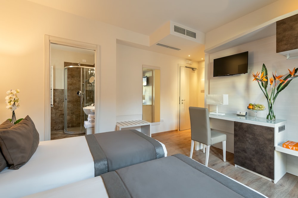 Superior Double Room, 2 Twin Beds - Photo 1