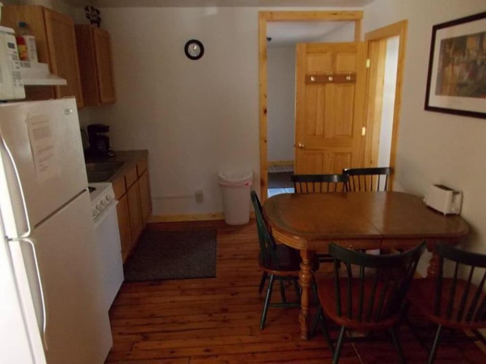 Suite, 3 Bedrooms, 2 Bathrooms (Suite 4) photo 3