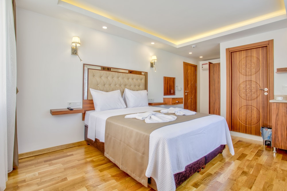 Deluxe Triple Room photo 2