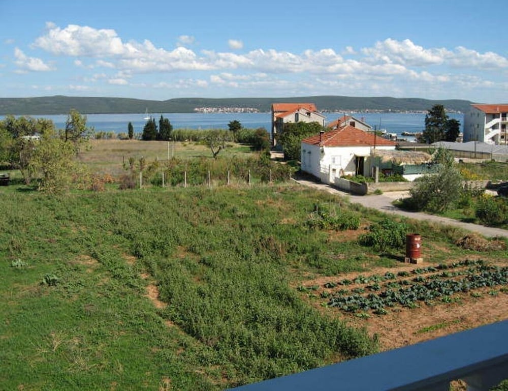 Apartment (Miljenko - 100 m from the beach - A1() photo 2