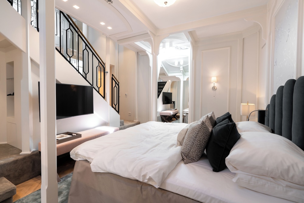 Suite (The Tower) - Photo 6