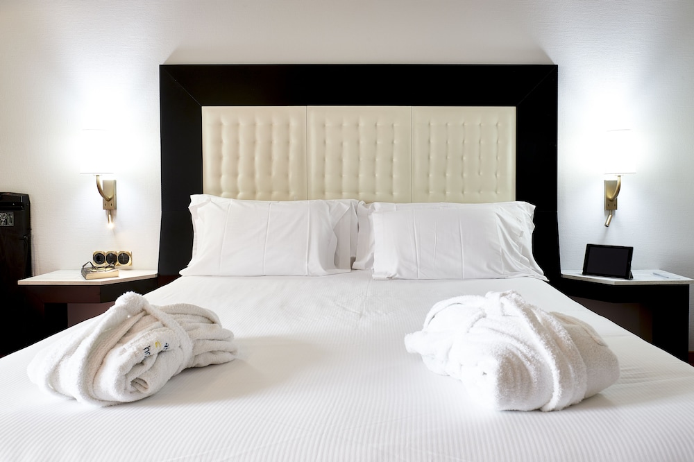 Premium Room - Photo 12