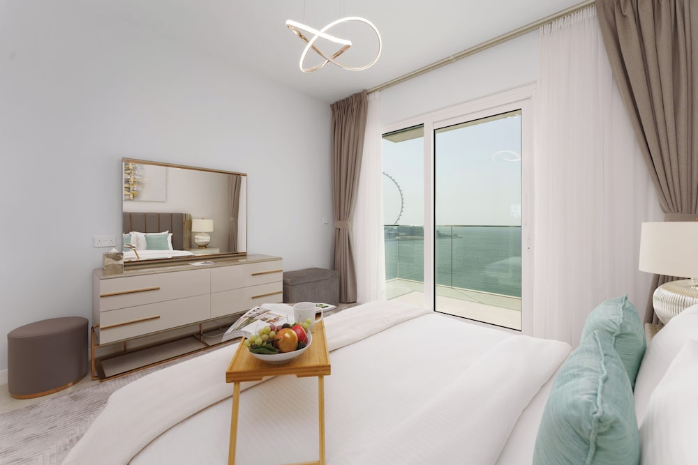 Comfort Apartment, 3 Bedrooms, Sea View photo 3