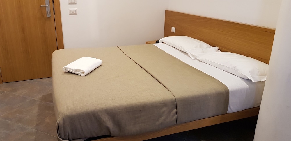 Basic Single Room photo 2