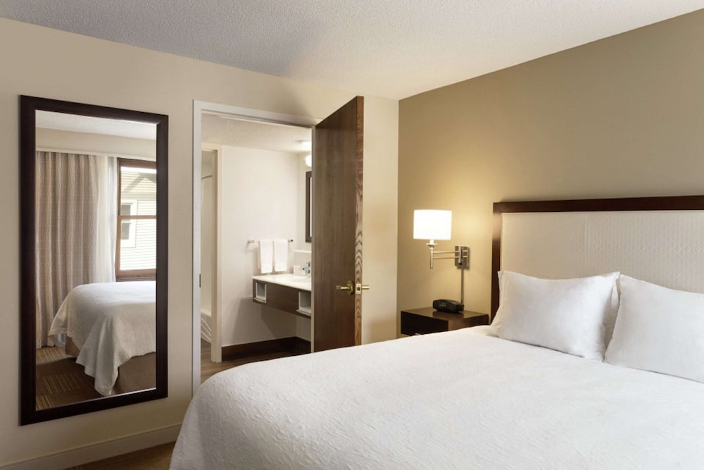 Suite, 1 King Bed, Non Smoking, Kitchen - Photo 4