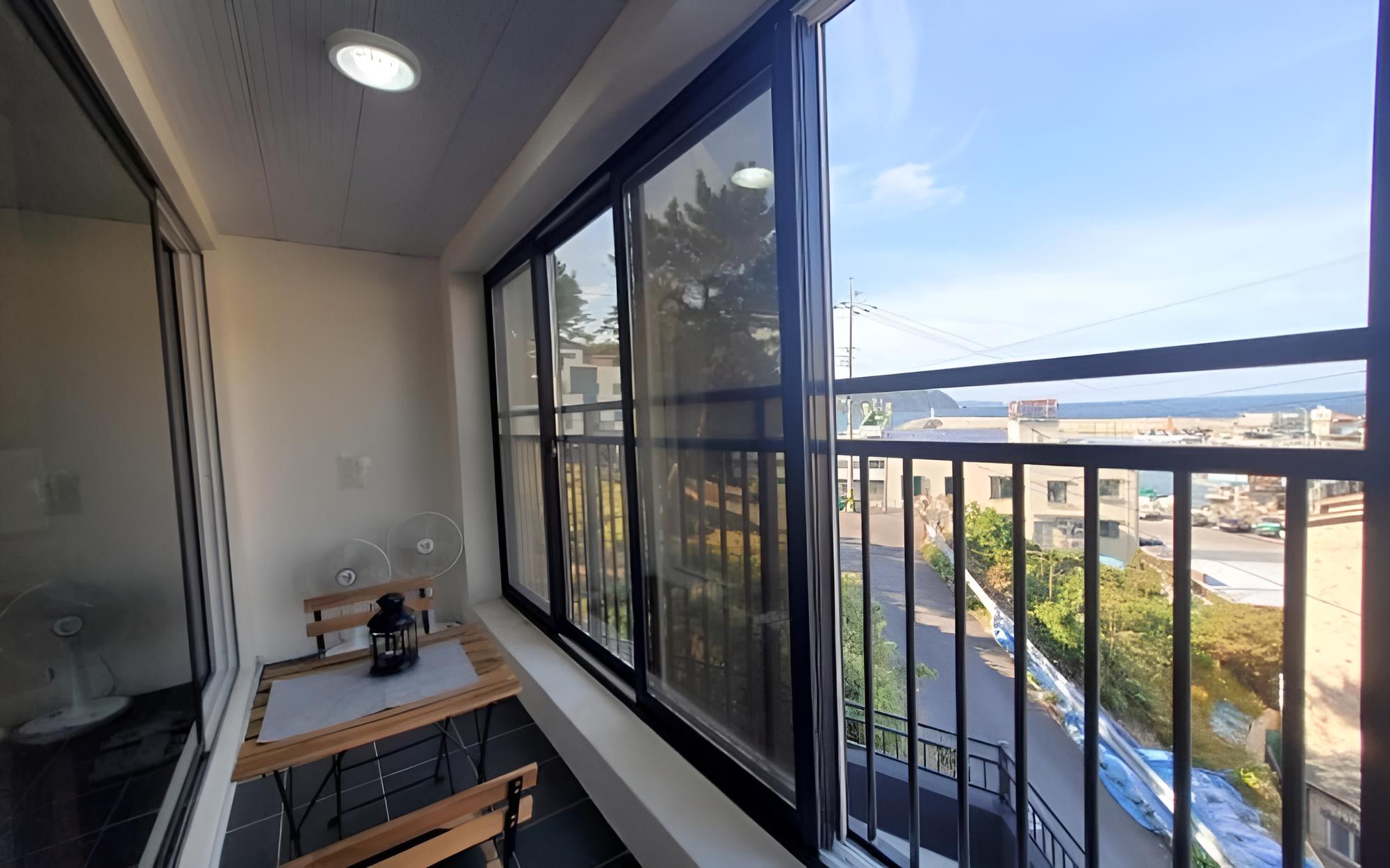 Room (No 301 (ocean view))