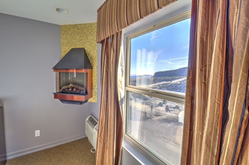 Standard Room, 2 Queen Beds - Photo 2
