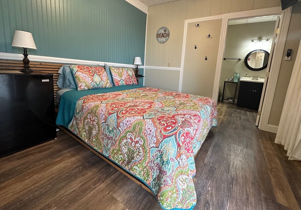 Room 1, 1 Queen Bed