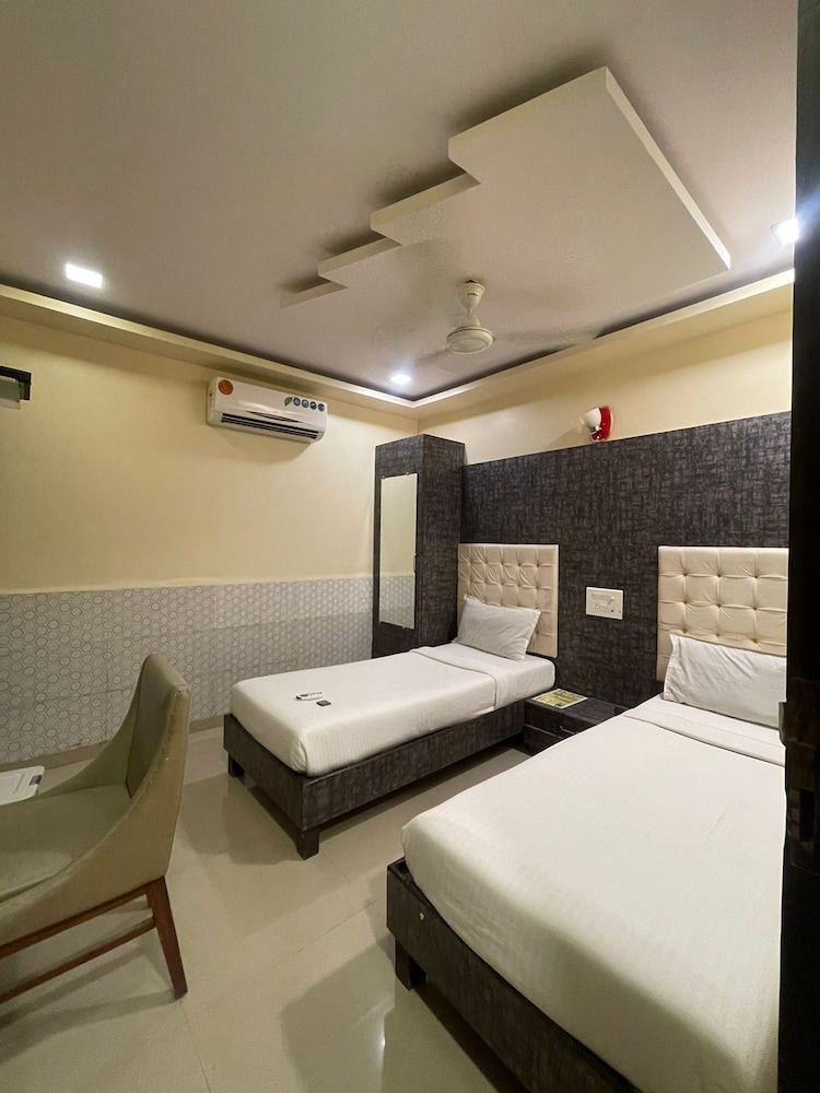 Deluxe Double Room - Photo 11