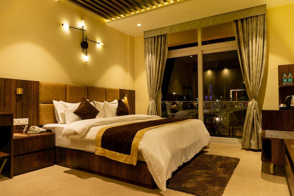 Deluxe Room - Photo 15