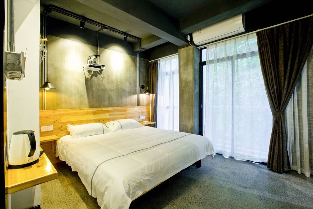 Dawn Pavilion King Size Room photo 3