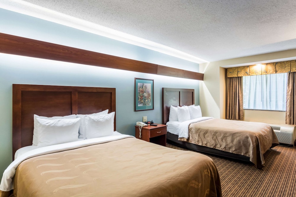 Standard Room, 2 Queen Beds photo 3