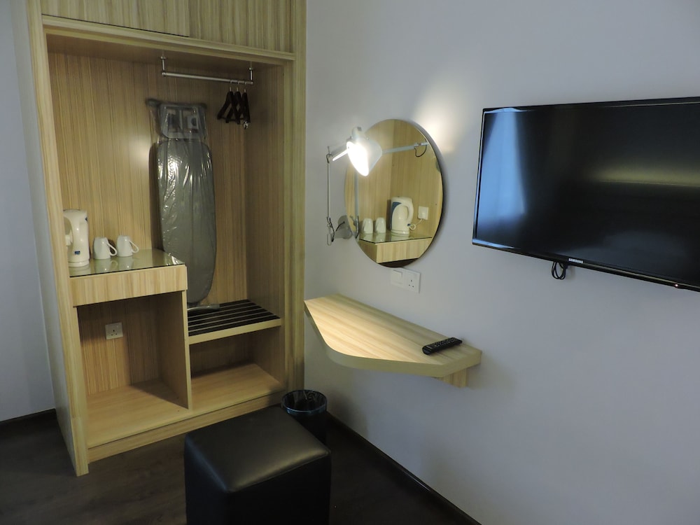 Deluxe Room (Queen) photo 2