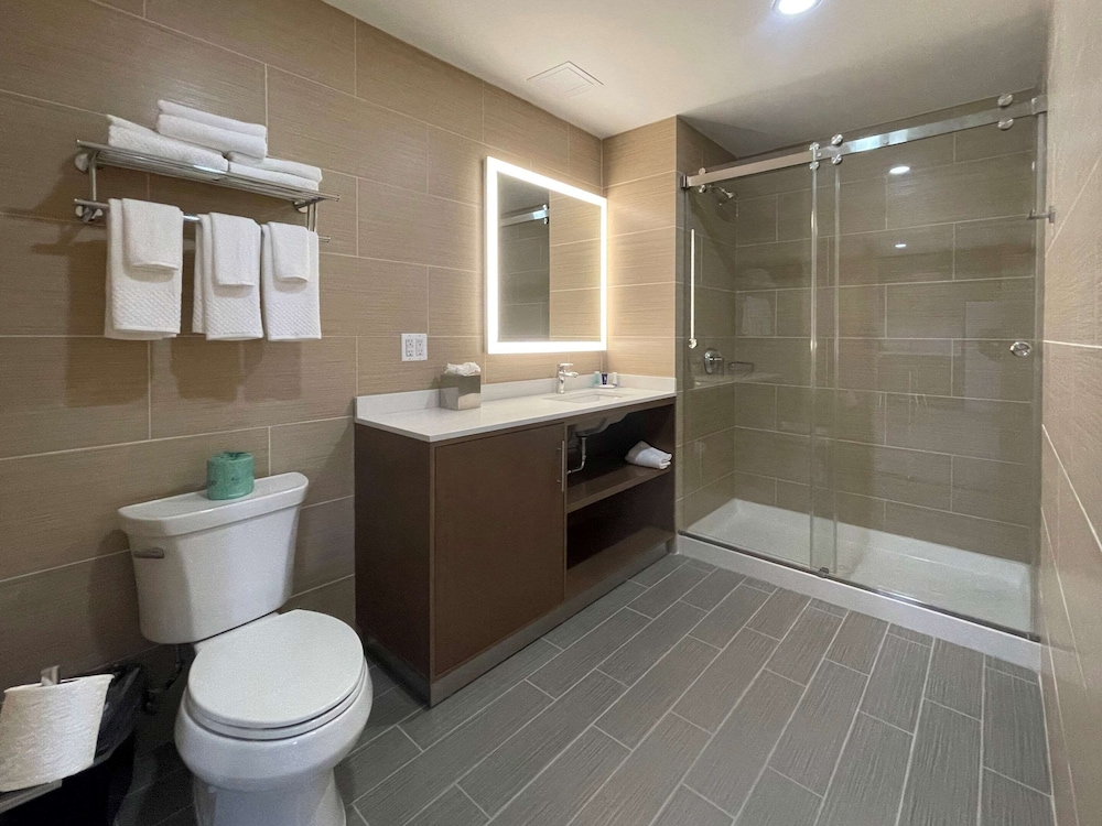 Suite, 2 Double Beds, Non Smoking photo 3