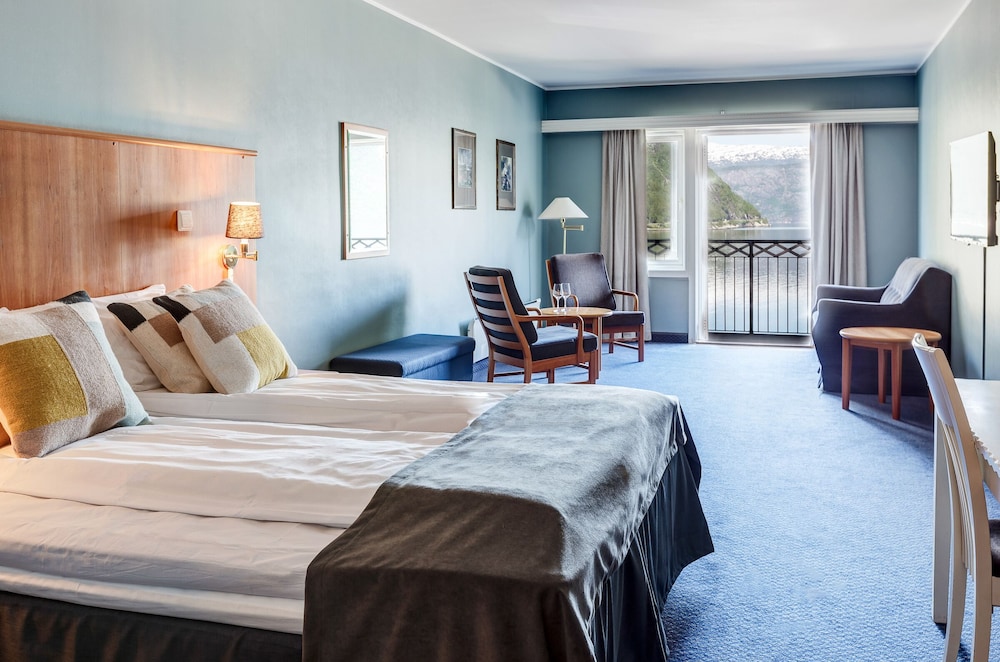 Deluxe Double or Twin Room, Balcony (Fjord View) - Photo 2