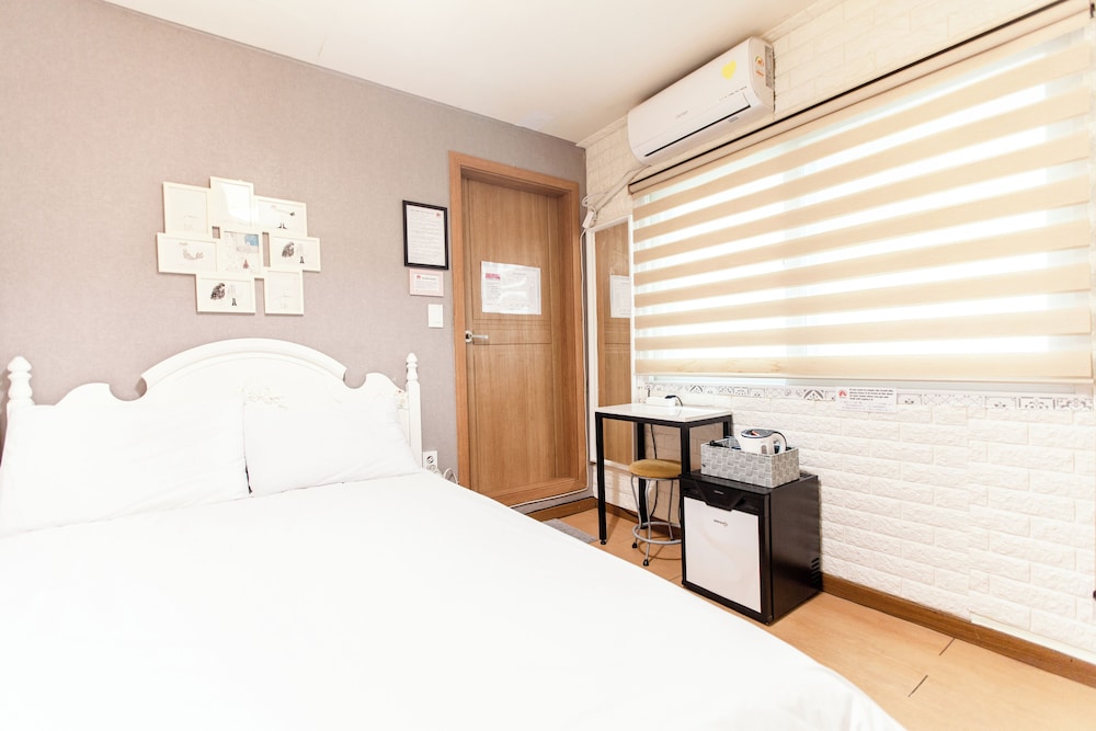 Standard Double Room, Private Bathroom [Must notify check-in time to Hotel]