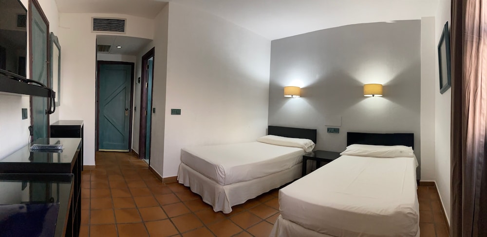Double Room Single Use, 1 Twin Bed photo 2