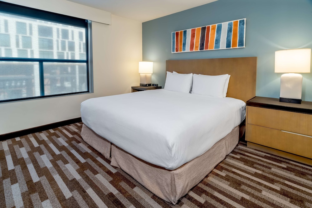 Studio Suite, 1 King Bed with Sofa bed, Accessible (Shower)