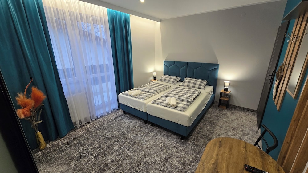 Deluxe Double or Twin Room photo 1