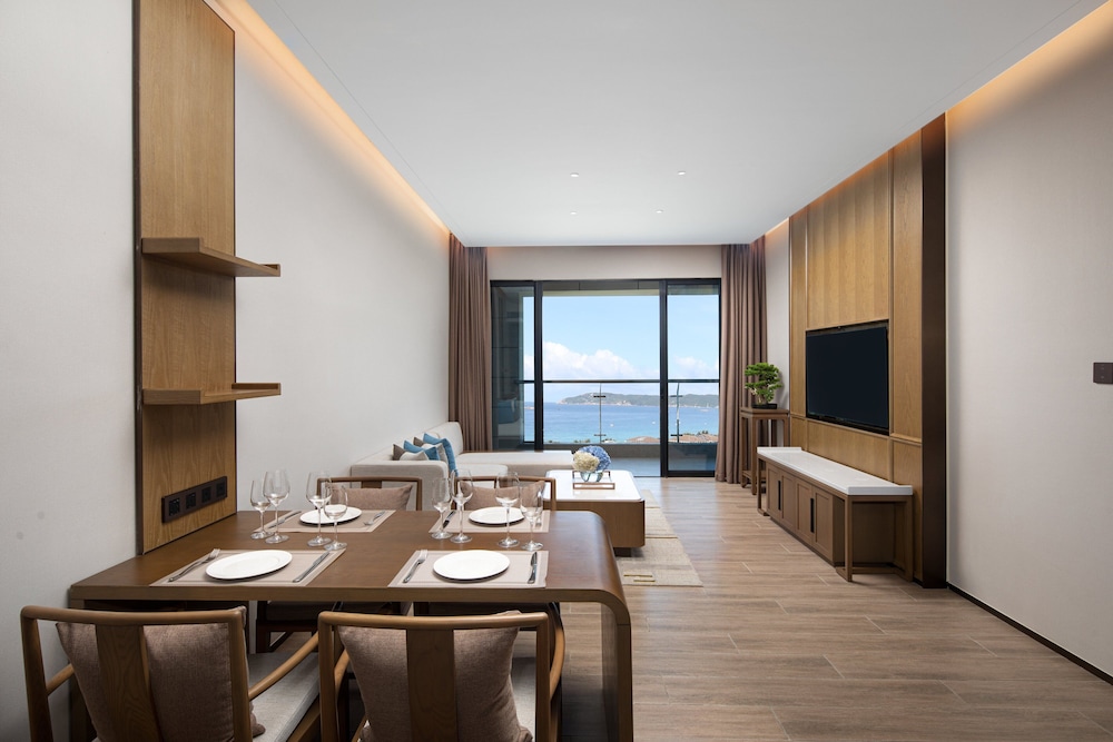 Suite, 2 Bedrooms (Dining Area)
