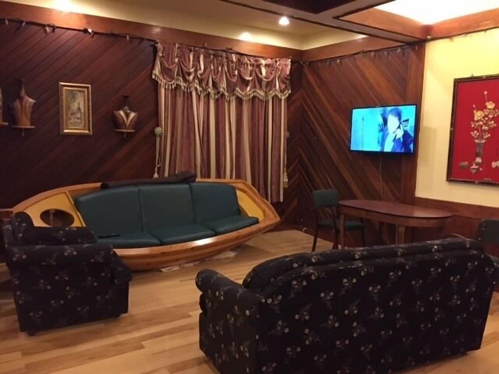 Family Room, Multiple Beds photo 3