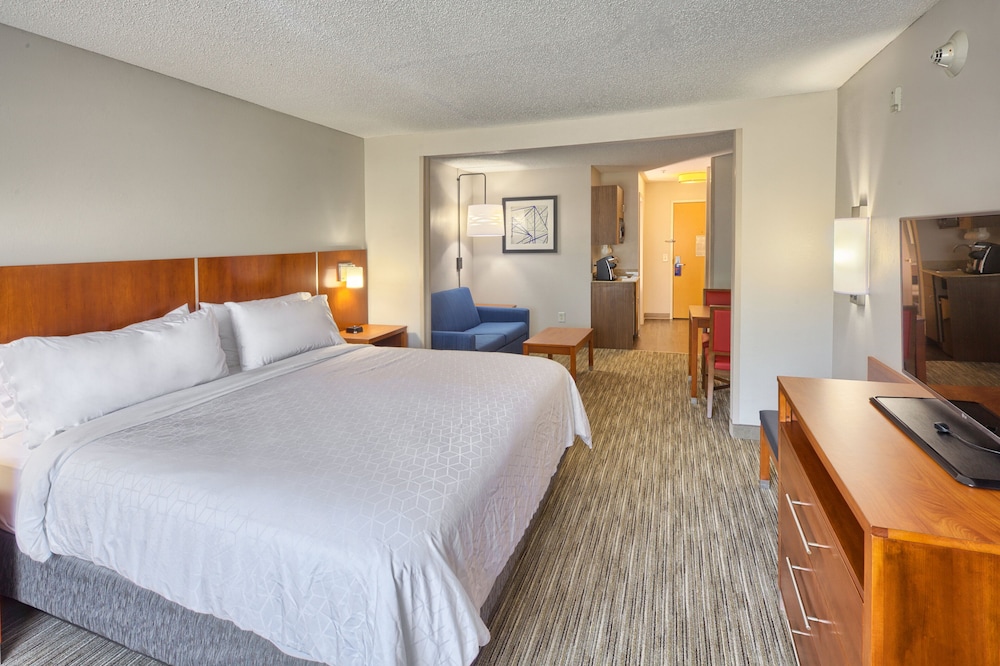 Standard Room, 1 King Bed, Accessible (Shwr) - Photo 2