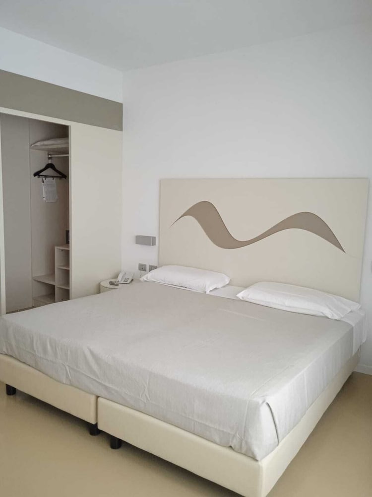Deluxe Double Room, 1 Double or 2 Twin Beds photo 1
