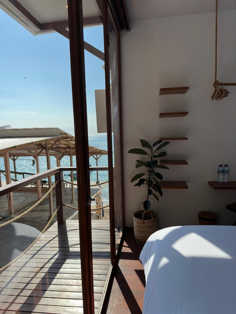 Standard Double Room, Balcony, Partial Sea View photo 3