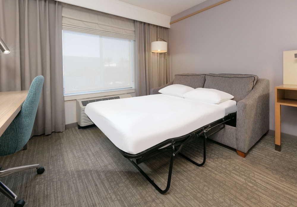 Room, 1 King Bed, Accessible (Roll-In Shower) - Photo 2