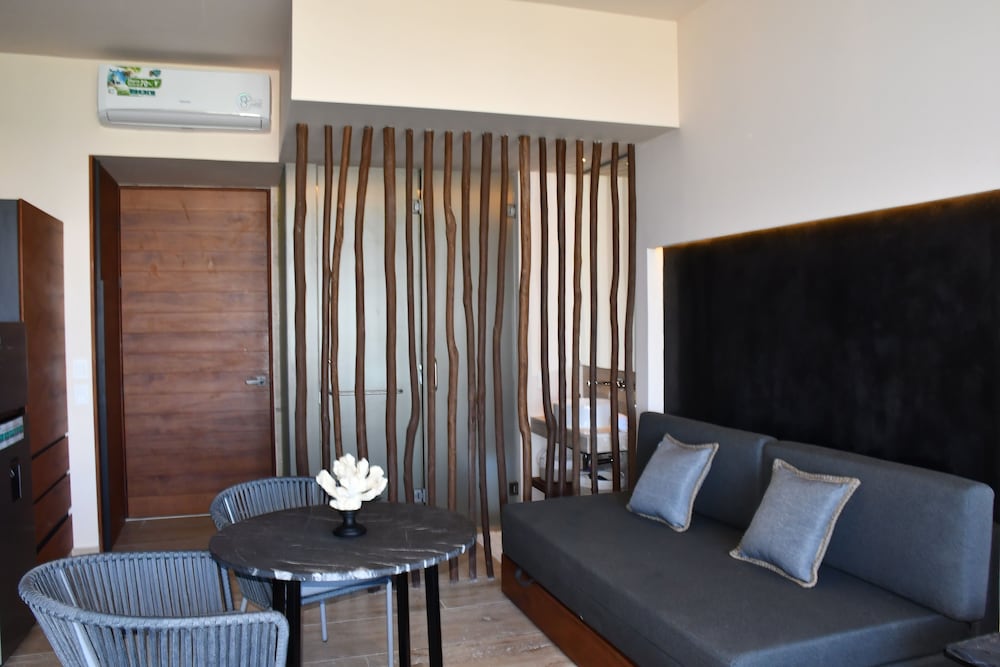 Luxury Suite, 1 King Bed with Sofa bed, Balcony, Partial Ocean View