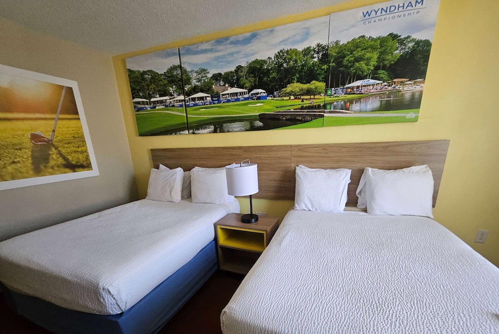 Room, 2 Queen Beds, Non Smoking (Pet Friendly) - Photo 5