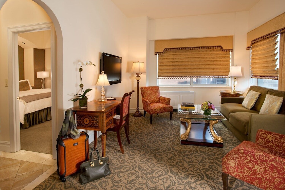 Luxury One Bedroom Suite - King Bed