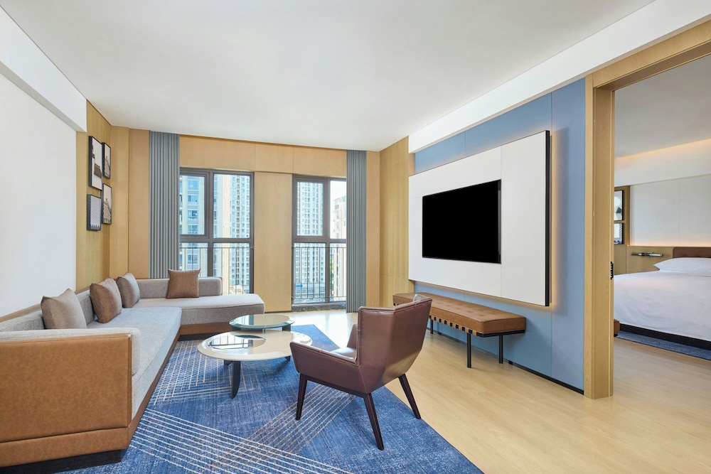 Premium Suite, 1 King Bed, City View
