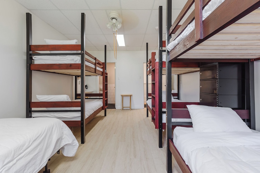 1 Single Bed in a Shared Dormitory of 7 Beds (Dorm #10)
