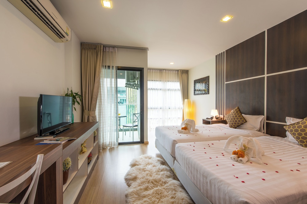 Deluxe Studio, 2 Twin Beds - Photo 7