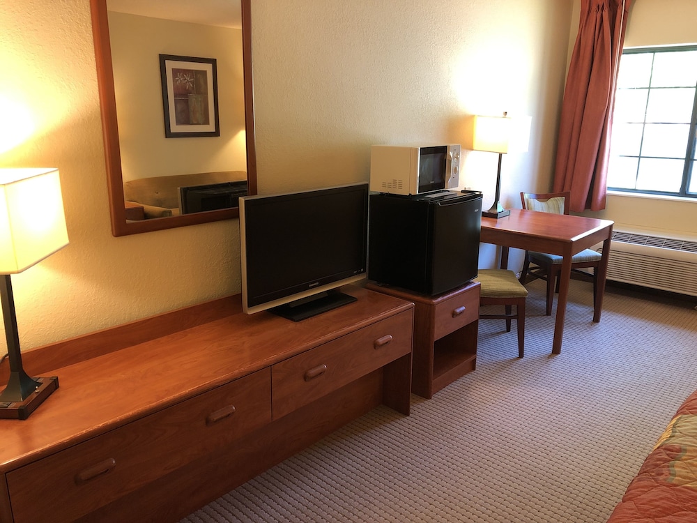 Standard Room, 1 King Bed - Photo 5