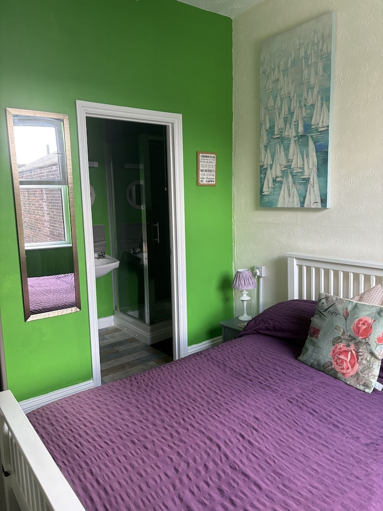 Double Room, Ensuite - Photo 2